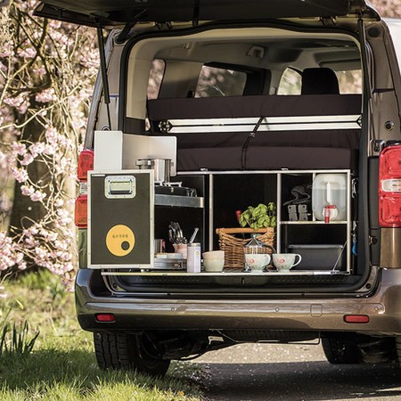 QUQUQ MidiBox camping-box installée dans Toyota Proace