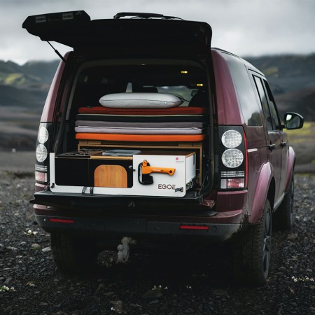 EGOE Nestbox Camper 200 dans Land Rover Discovery vue de l'arrière