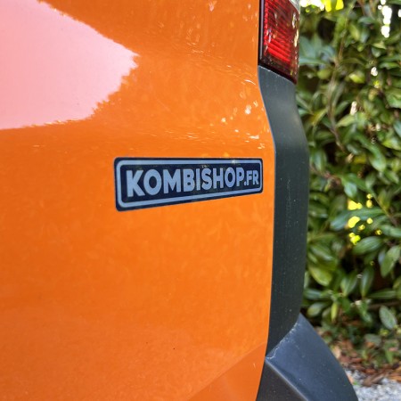 Sticker Kombishop argent noir sur T5 orange